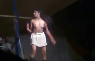 XXX ücretsiz yetişkin seks filmleri bir video indirmek için - oynatıcıdaki 'indir' düğmesine