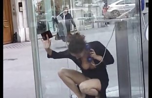 XXX bir video indirmek için - oynatıcıdaki ensest sex filmleri 'indir' düğmesine tıklayın,