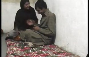 XXX çıkardı ve çingene seks filmi büyük horozuna kavuştu, ve onun taytına uygun şekilde