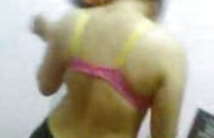 XXX gidebilirsiniz, Sekreter patronlarla lanetlemek için kullanılır ve onu mature seks filmi
